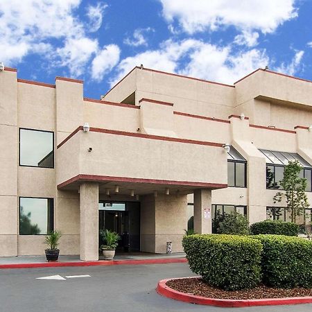 San Bernandino Inn & Suites San Bernardino Exterior photo