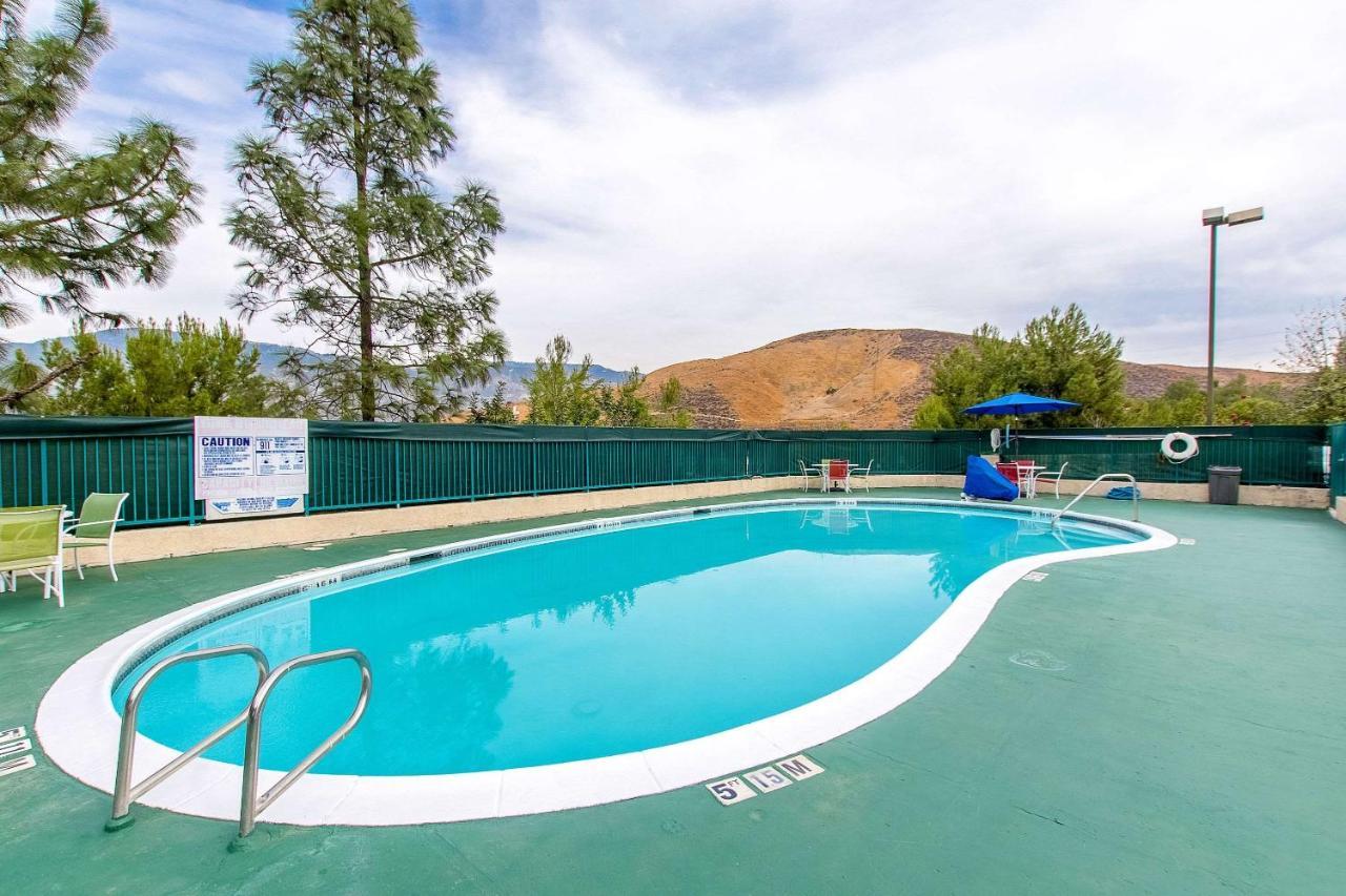 San Bernandino Inn & Suites San Bernardino Exterior photo