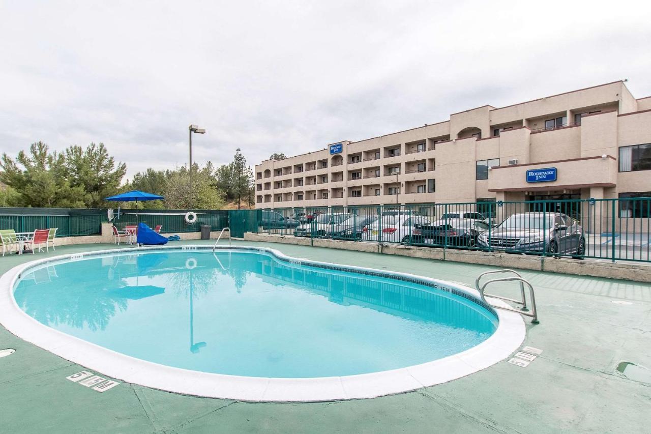 San Bernandino Inn & Suites San Bernardino Exterior photo